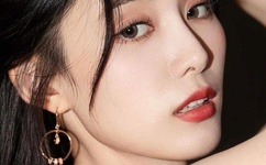 骑师与女记者马棚偷情